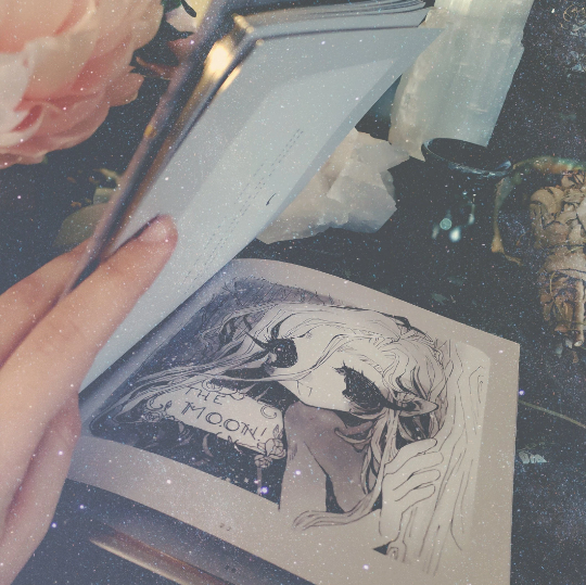 「Listed a handful of these up for sale   」|🩷🌙🪽 𝖈𝖔𝖒𝖒𝖘 𝖔𝖕𝖊𝖓 ୨♡୧のイラスト