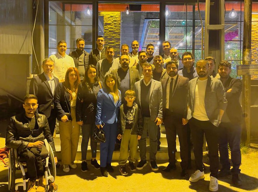 Seyhan İlçe Yönetimimizle birlikte iftarımızı gerçekleştirdik. Seçim süreci yaklaştıkça heyecanımız iyice artıyor.
#ÇalışanTürkiyenin çalışkan ve dinamik kadrosu hazır!
<a href="/seyhanadeva/">DEVA Partisi Seyhan</a> <a href="/seyhangencdeva/">Seyhan'a Genç Deva</a> <a href="/kadindevaseyhan/">Kadın DEVA Seyhan</a>