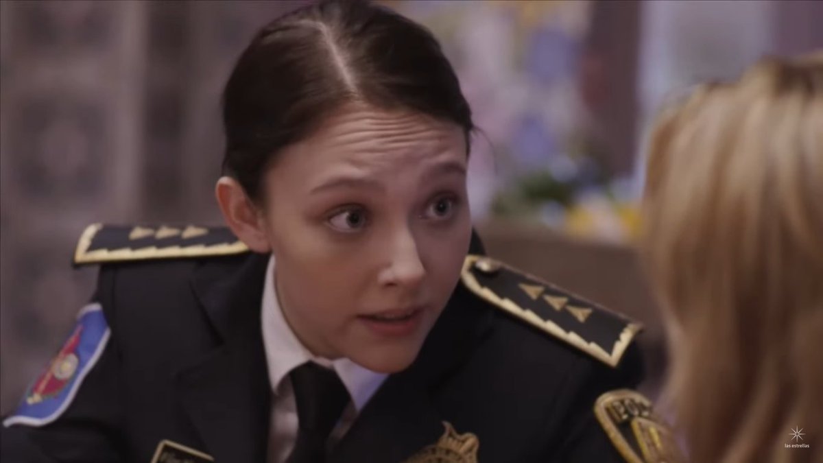 Amanecer_TV's tweet photo. Leona le dice a Flor lo mejor es que tu dirijas la operación a distancia cuídate mucho no me perdonaría si algo malo te pasará 😱 #ElAmorInvencible ⛵️ @Anboy88 @rejasvrr https://t.co/4SoBddqP4j