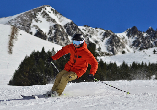 Winter sports enthusiasts, are you ready to take your love of skiing, snowshoeing, and cruising remote locations? Join Uncruise Adventures' winter sports and northern lights expedition. It's a great time to witness the possibility of the northern lights. bit.ly/3zruNgg