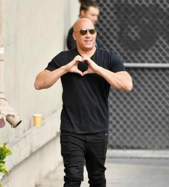 I wanna appreciate everyone here for supporting my career from the scratch. Y'all are the true fans and I feel blessed &amp; send a direct massage for surprise chat!)