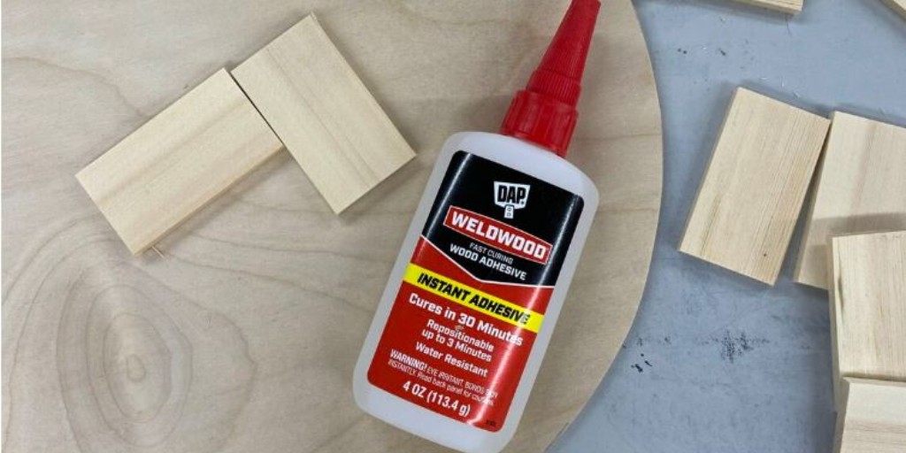DAPproducts's tweet photo. Looking for a fun project this weekend? Wooden, homemade décor may be in your future. Check out this at-home project tutorial from Beth Sy: https://t.co/oKmE4vemTD
#DIYwithDAP #Weldwood #diydecor https://t.co/NkYVNQR7bl