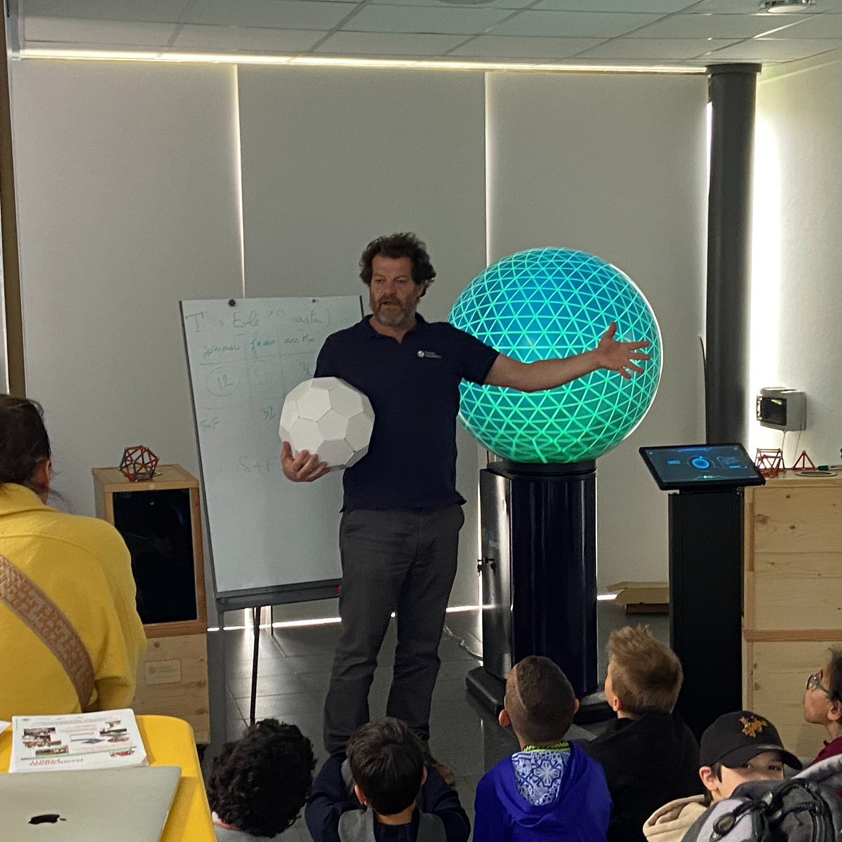 Terra_Numerica's tweet photo. Deux classes de primaire ce jeudi @Sophia50ans @ValbonneSA

Futures étudiantes et futurs étudiants @Univ_CotedAzur @EUR_DS4H @PolytechNSophia @iut_nca @Inspe_Nice @campusvalrose ? 

@CNRS_DR20 @inria_sophia @DranePaca @AcademieNice @Laboratoire_I3S @eduscol_prim @RegionAcPaca https://t.co/tW7BdQYoAm