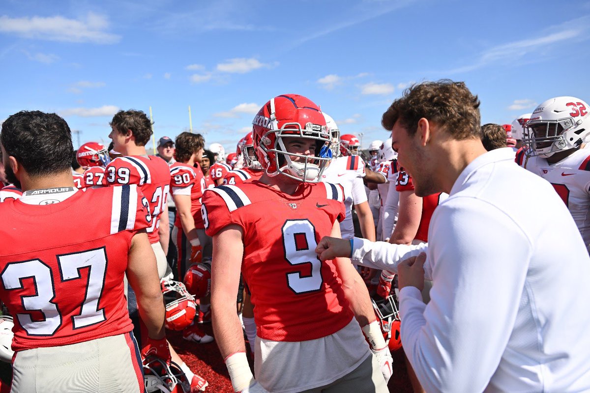 DaytonFootball's tweet photo. 𝙃𝙖𝙥𝙥𝙮 𝙉𝙖𝙩𝙞𝙤𝙣𝙖𝙡 𝙎𝙩𝙪𝙙𝙚𝙣𝙩-𝘼𝙩𝙝𝙡𝙚𝙩𝙚 𝘿𝙖𝙮!

Celebrating our guys today on all their hard work in the classroom and on the field! 📚✏️✈️

#GoFlyers https://t.co/pbSBYbcr1n