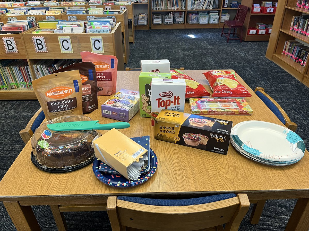 Thanks for all the Kosher for Passover snacks <a href="/MrsJamieKahn/">Jamie Kahn</a>!!!  <a href="/BraesideSch112/">Braeside Elementary School</a> #d112teachers #112Leads