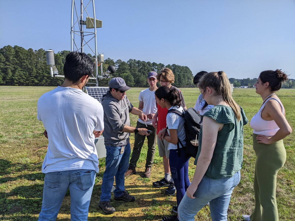 NCSCO's tweet photo. Nothing says collaboration more than an NC State employee speaking to students from Duke University about weather instruments and data collection at an #ECONet station located on the campus of UNC Chapel Hill. https://t.co/r2As58EeJG