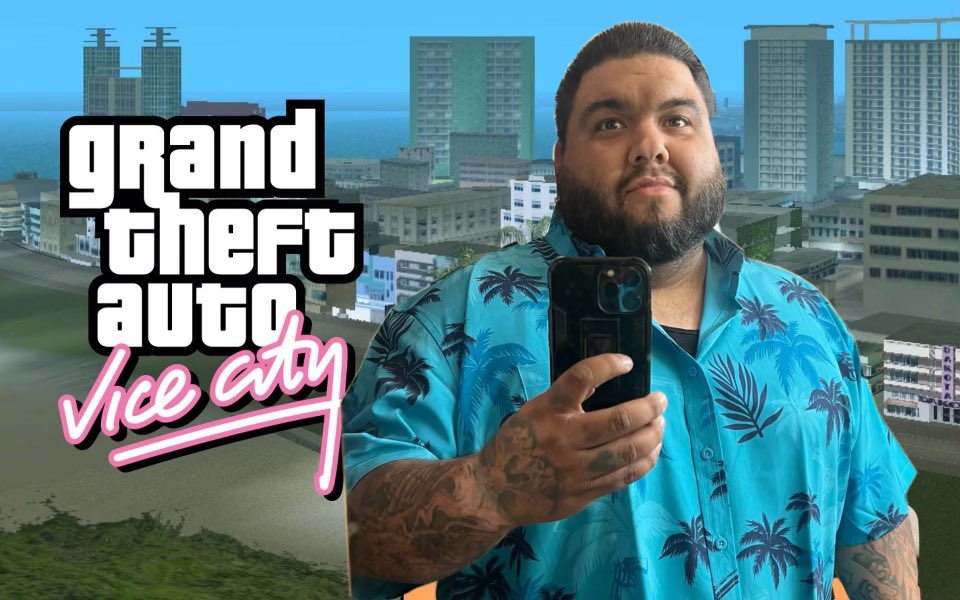 Sandmanrios's tweet photo. I love my new shirt #vicecity #retrorifle #shirt #new #fanmade https://t.co/8EDylfglZ3