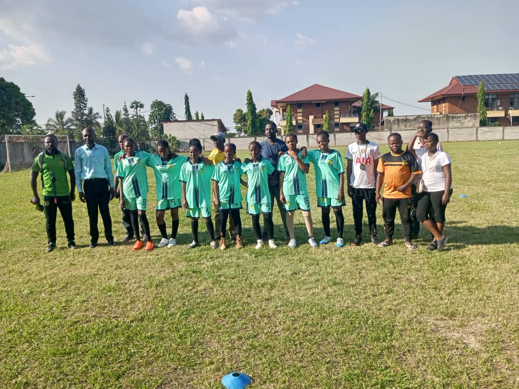 ManiemaAs's tweet photo. Foot RDC : AS MANIEMA UNION lance l'équipe de football version FEMININE : https://t.co/lJjDHCYZgM