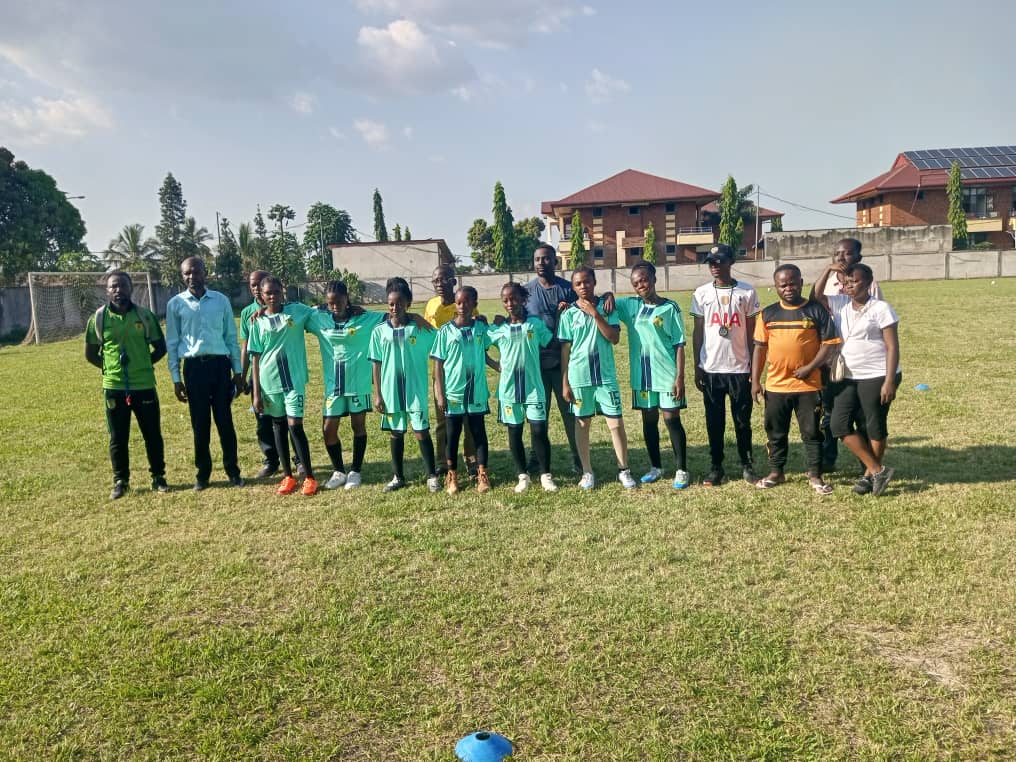ManiemaAs's tweet photo. Foot RDC : AS MANIEMA UNION lance l'équipe de football version FEMININE : https://t.co/lJjDHCYZgM