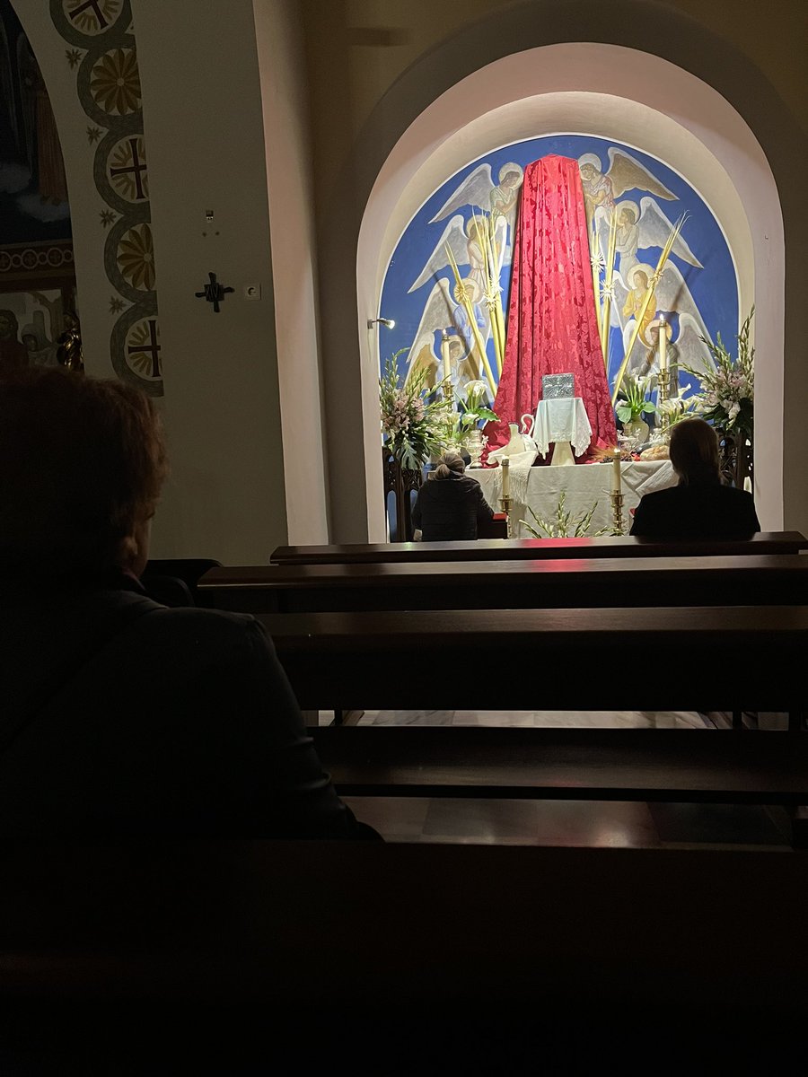 Quedaos aquí y verdad conmigo, velad y orad.