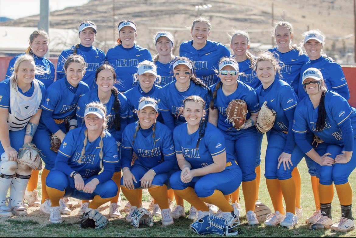 LETUSoftball's tweet photo. April 6th is #NationalStudentAthleteDay !!! 
Before the student or the athlete there’s a person, and we’re thankful for all nineteen of you wonderful people🤍 
#Stingem🐝 https://t.co/fBsKVjSyJA