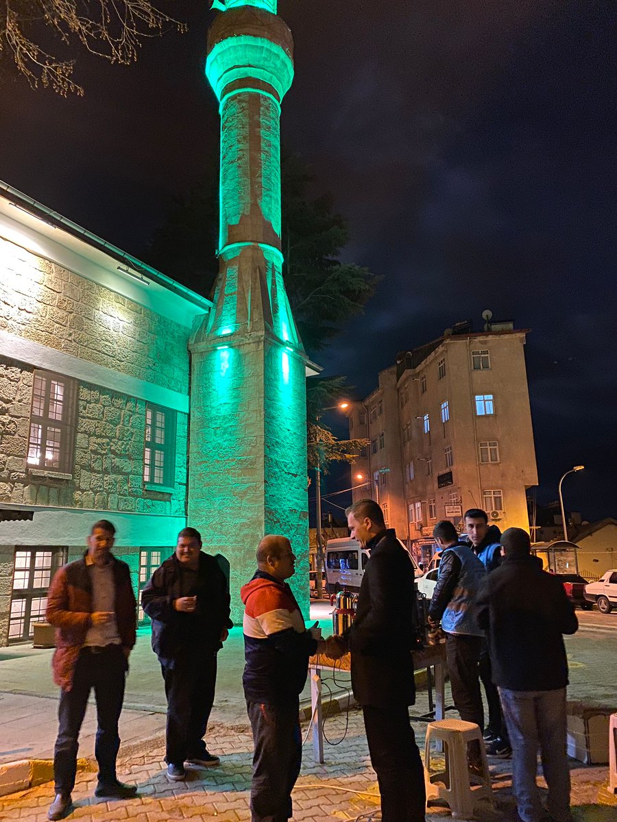 Bu akşam sipas camiinde cemaatimize çay ikramında bulunup sohbetlerine ortak olduk .
#akgençlikheryerde #akgençlik #akgençlikkolları