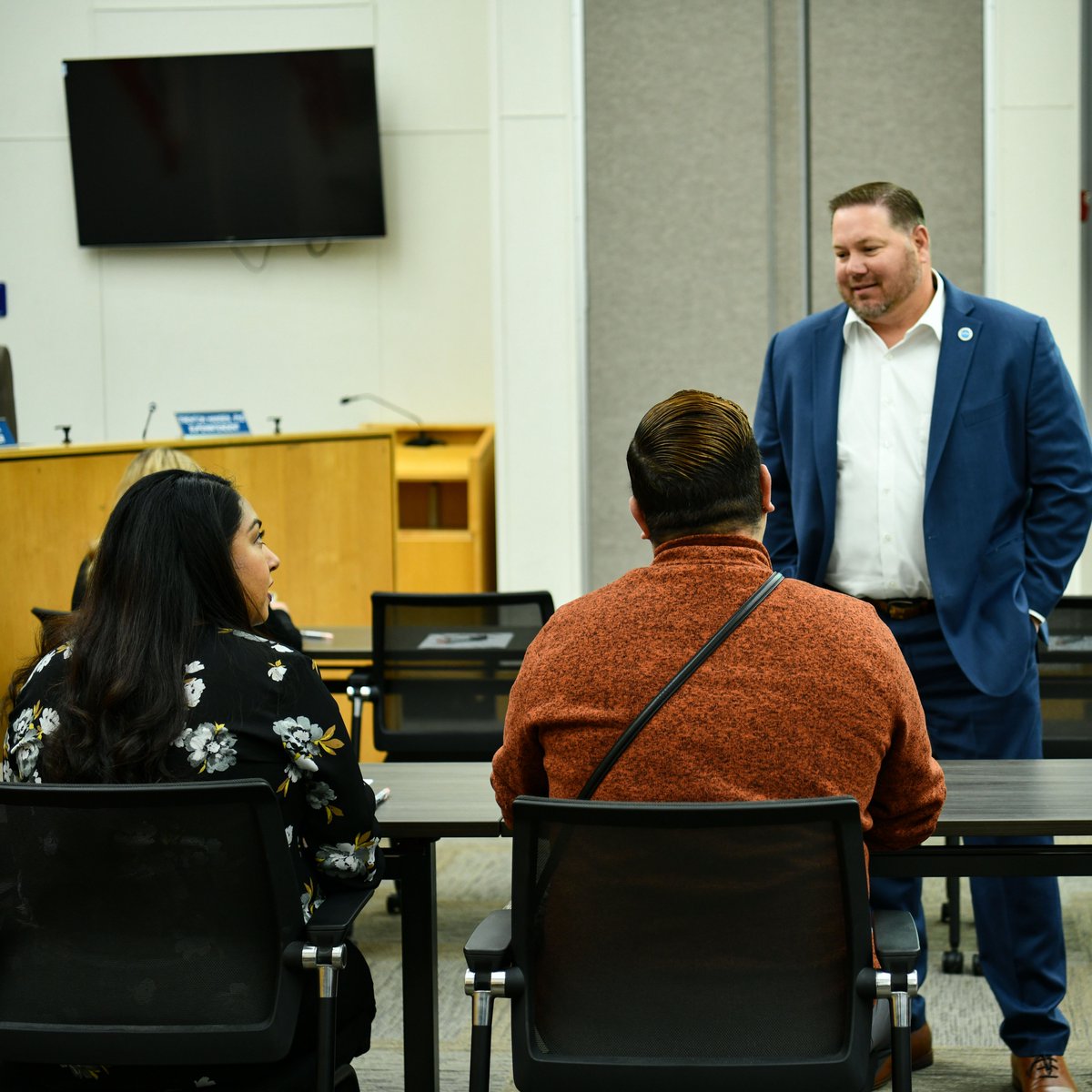 JUSD_Supt's tweet image. This week, many of our classified employees are taking part in customer service training, offered by our Human Resources Division. 

Thank you to our outstanding employees for all you do to ensure excellence across our district every day!
#jusd #jusdshares #jusdvision