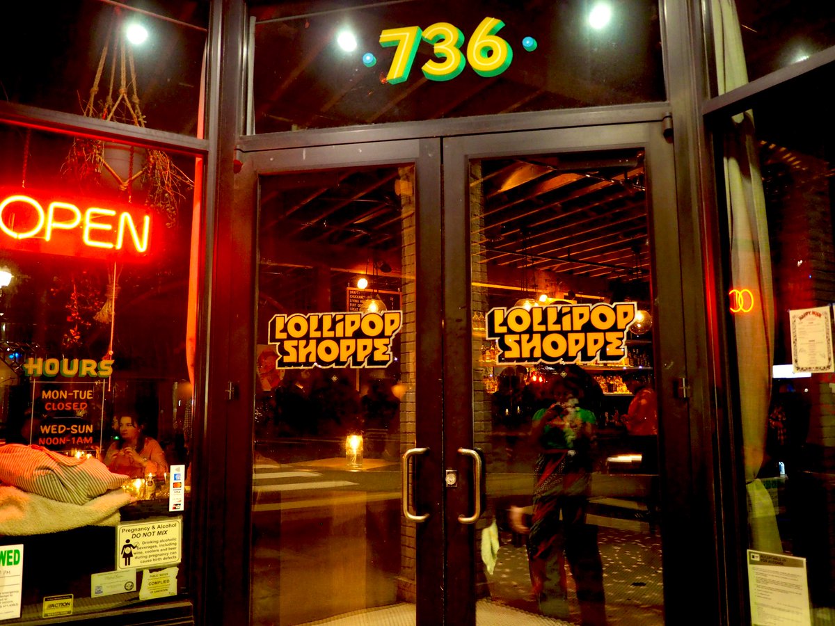 ripcitybitty's tweet photo. I fucking love the Lollipop Shoppe #pdx #lollipopshoppe #musicvenue https://t.co/zl9OIymkHO