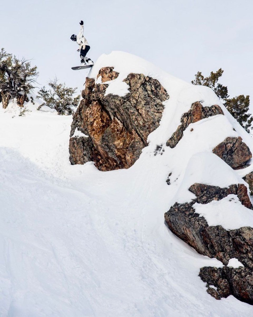 The snow this year has been 😍⚡️🦿🏂

Shots fired: Benjamin Kindlon📸