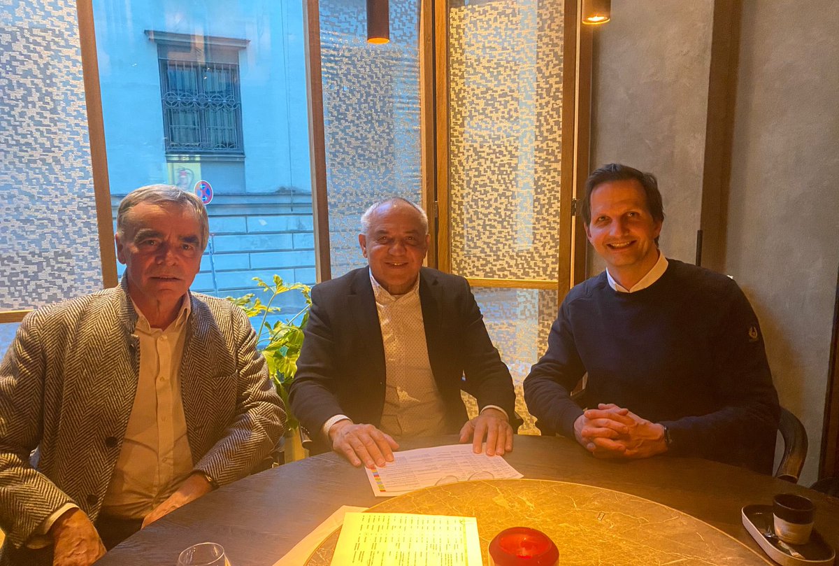 <a href="/AGEP_DGK/">AGEP</a> Allstars Team Line Up! Head Coach <a href="/Felix_Magath_/">Felix Magath</a> planning the strategy against <a href="/HSV/">Hamburger SV</a> Frauen with <a href="/RolandTilz/">Roland Tilz</a> and Prof. K-H Kuck … Two Pulsetakers and 1 soccer expert ⚽️🫀 enough to take the win?