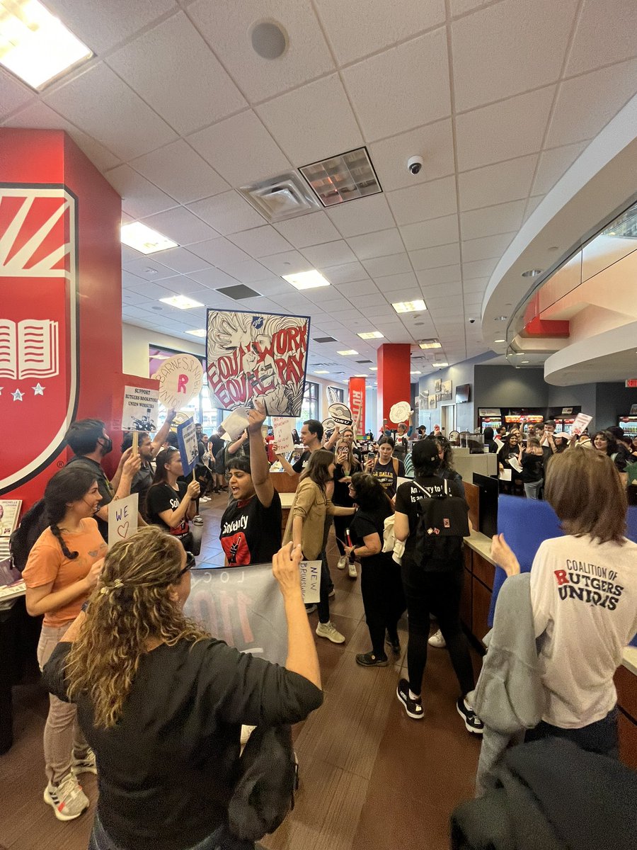 isaacajimenez's tweet image. Feeling surreal to be a part of history being made today as Barnes &amp;amp; Noble workers in New Brunswick, NJ present their petitions to file for union recognition—the first store to file in the country!