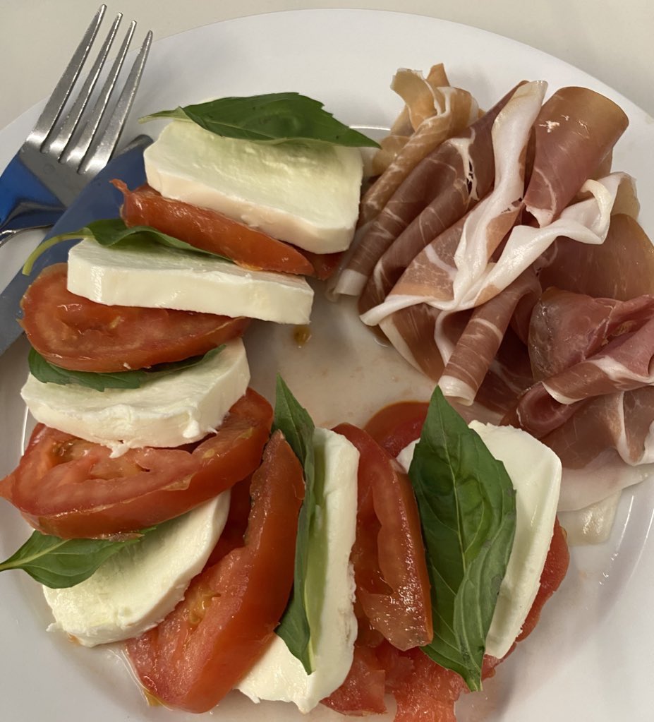 Caprese is such an easy, healthy snack to assemble at the office

Bring in a few tomatoes, basil leaves, sliced fresh mozzarella, olive oil, balsamic vinegar (+ prosciutto if you want to level up) 

&amp; you’ll have a few days worth of snacks
