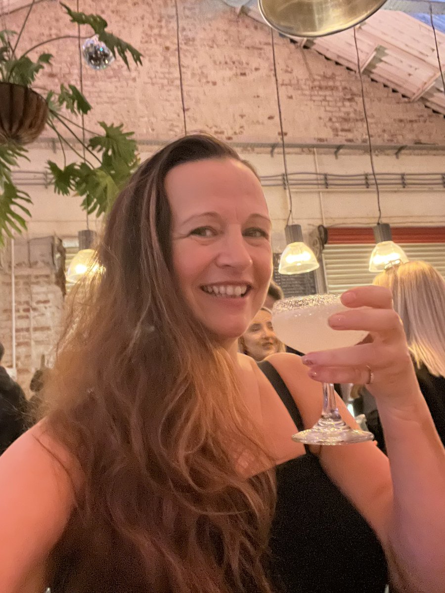 Moz0373Runner's tweet photo. Lovely to finally meet @90laurenquigley and oh are we on the same wavelength… #thefirehouse #manchester https://t.co/dGcoqWpclQ