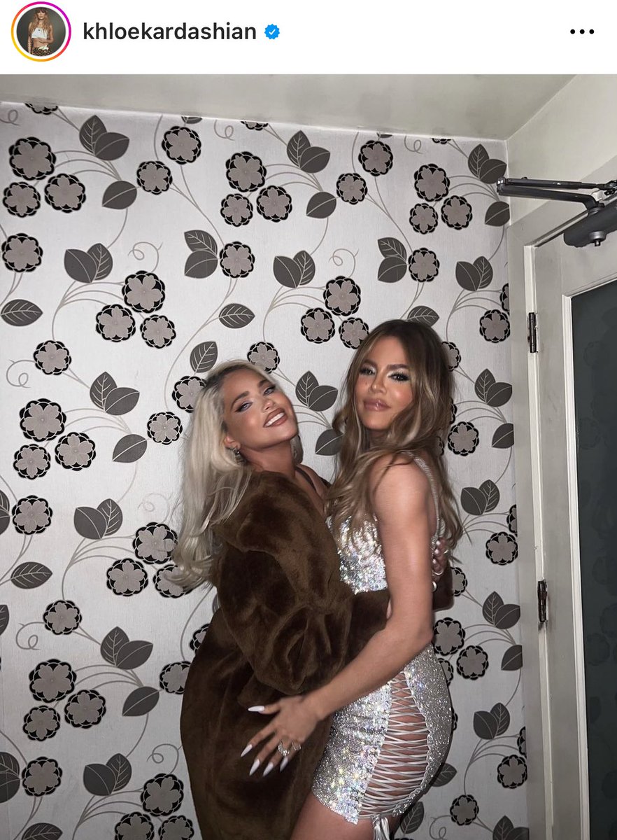 loveofhuns's tweet photo. Obsessed with Khloe Kardashian looking like she’s in a British live, laugh, love living room and is about to neck a bottle of Echo Falls white Zinfandel https://t.co/OzJVX97ej4