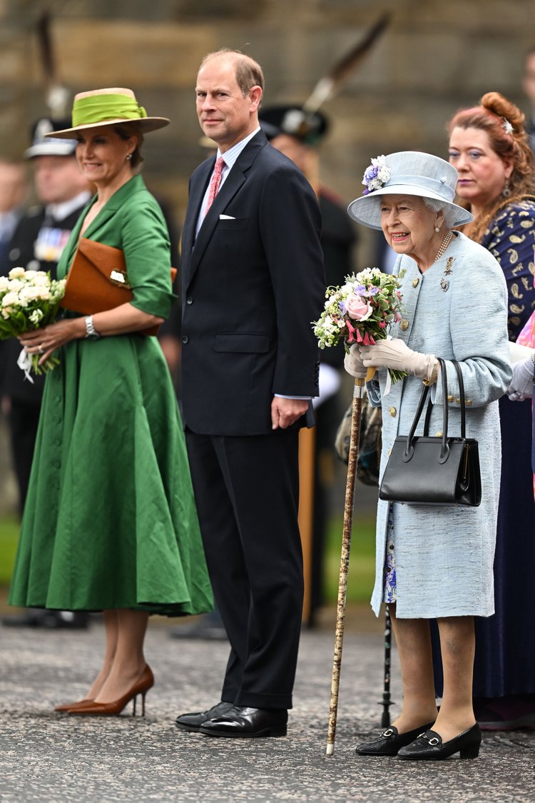 HRH's Prince Edward, #EarlofForfar & Sophie, #CountessofForfar joined Queen Elizabeth II at the The Ceremony of the Keys on the forecourt of the Palace of Holyroodhouse on June 27, 2022 in Edinburgh, Scotland. 

#DukeofEdinburgh #DuchessofEdinburgh #EarlofWessex #CountessofWessex