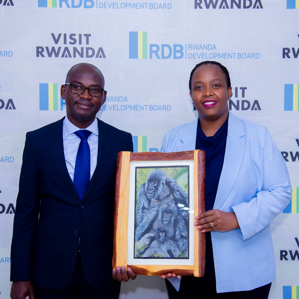 The CEO of @CIMERWAPPC, James Oduor paid a courtesy visit to RDB CEO, <a href="/cakamanzi/">Clare Akamanzi</a> this afternoon and discussed the firm's work in supporting the growth of Rwanda's construction sector.

#RwandaWorks | #InvestInRwanda🇷🇼