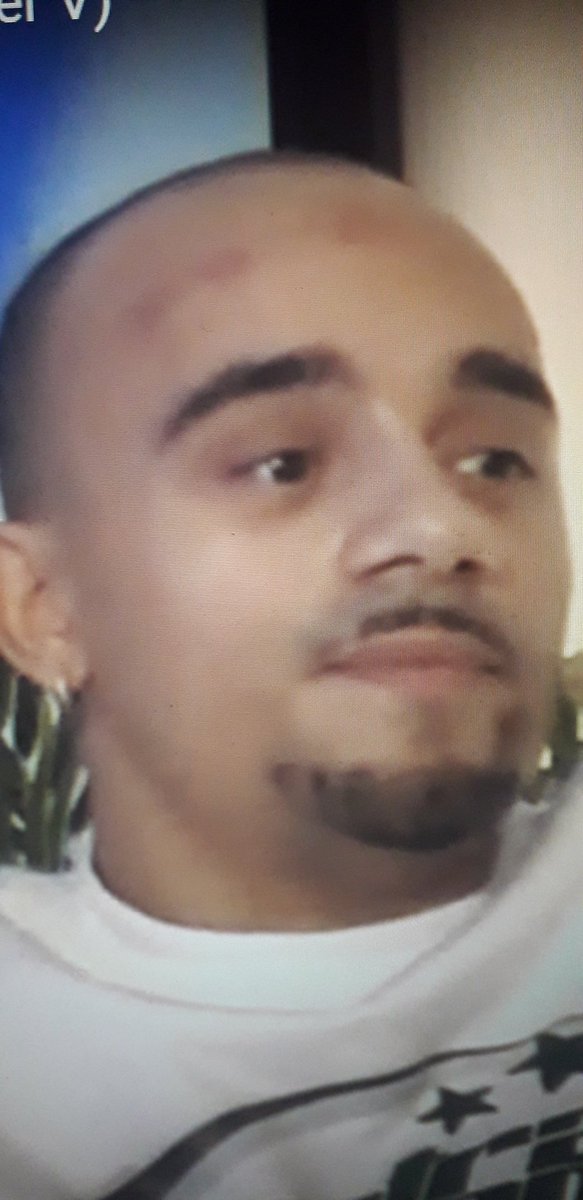 CmoiAceriel's tweet photo. il y a énormément d'humoristes, acteurs, comédiens qui me font rire, mais bordel, qui peut détrôner cet homme, j'ai vrmt des larmes qui coulent srtt quand il est invité sur un event ou une émission https://t.co/aOYk3qUK6h