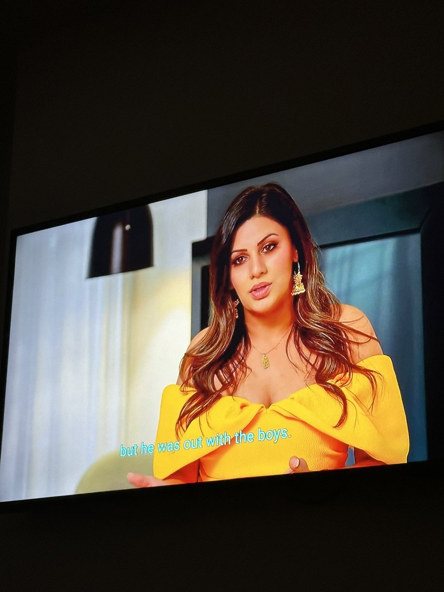 _mslois's tweet photo. sandy basically cosplaying as belle after dan claimed he was in ‘beast mode’ is one of the most underrated jokes of this series #MAFSAU https://t.co/zSdUsvEw3j