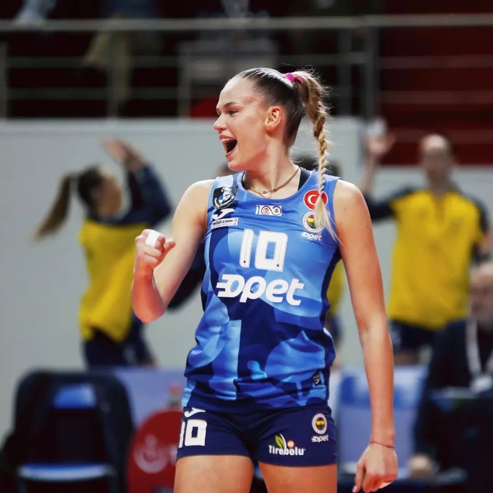 Temmzvolley's tweet photo. 🇷🇺Arina Fedorovseva, şampiyonlar ligi tarihinde tek sezonda 40 ace barajını geçen ilk ve tek isim oldu;

1.) 🇷🇺Arina Fedorovtseva 4⃣1⃣ ace 1.17
2.) 🇧🇬Mira Todorova 14 ace 0.64
3.) 🇹🇷Melissa Vargas 14 ace 0.58

#CLVolleyW https://t.co/GuTRz4wSYy