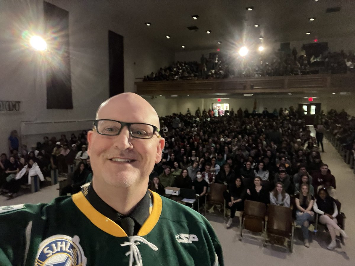 I was invited to Harrison Trimble High School for their amazing student assembly. Student leaders, the students, and staff had a green shirt day, student recognition &amp; rally. The energy incredible! #peanutbutter #humboldtstrong #team #leadership @AnglophoneEast #GreenShirtDay