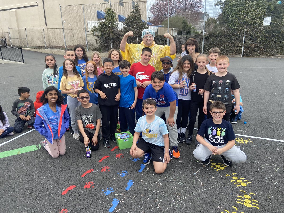 AAquino3rd's tweet photo. Thank you so much for every prize donation, reading sponsor and most importantly to every reader! @RSVschool read over 91,000 minutes in the month of March! Congrats to all the top readers &amp; to 4M for reading the most collectively. We’re so proud of all of you! Keep reading 📚 https://t.co/77rdCCDKjP