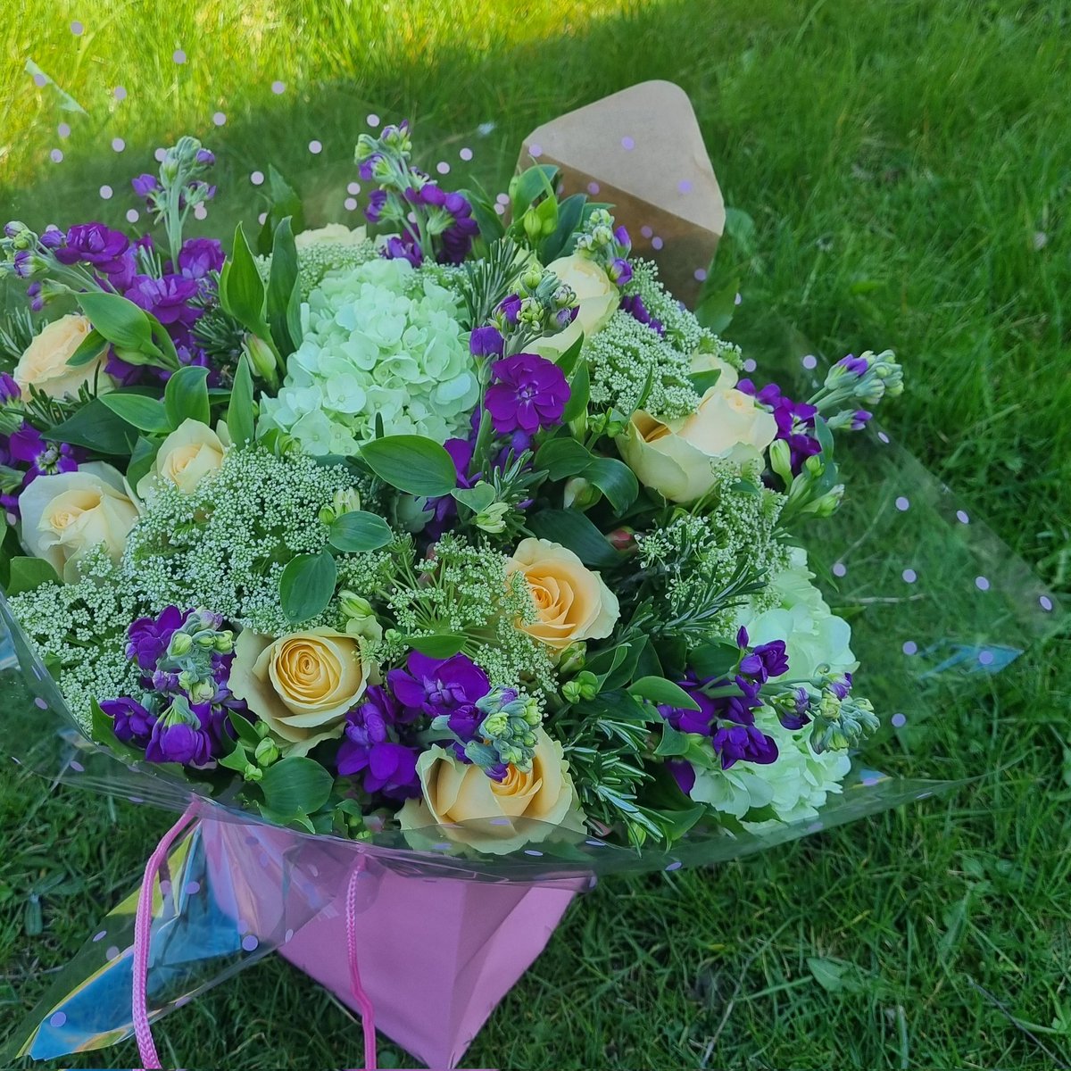 #flowersforalloccasions #Flowers #flowersonthursday #florist #rememberance #bouquet #localflorist #highwycombe #hydrangea #englishstocks
