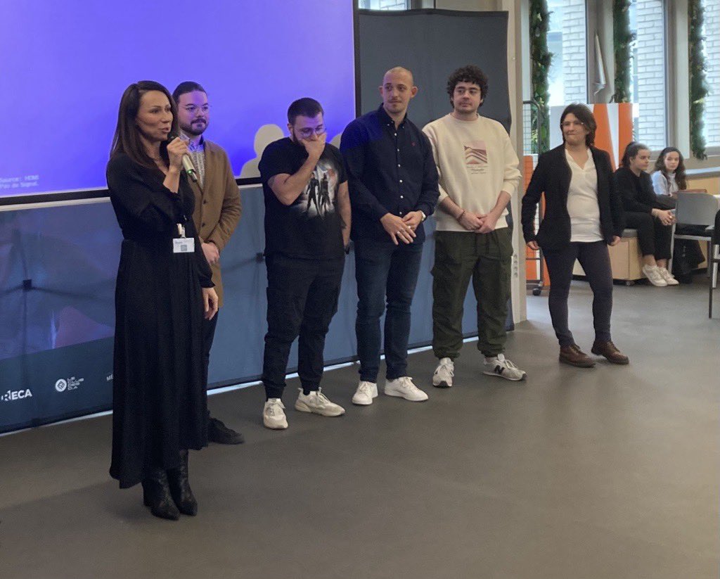 nlidija's tweet photo. Clap de fin! 🔥 4 jours d’hackathon avec @AdobeFrance et nos étudiants de 5e année en création &amp; design de l’@IIMparis ! Challenge à relever : créer une expérience immersive pour un musée. Bravo à toutes et à tous pour cette incroyable semaine!  👏 @fritz_c https://t.co/y9dJUubG6a