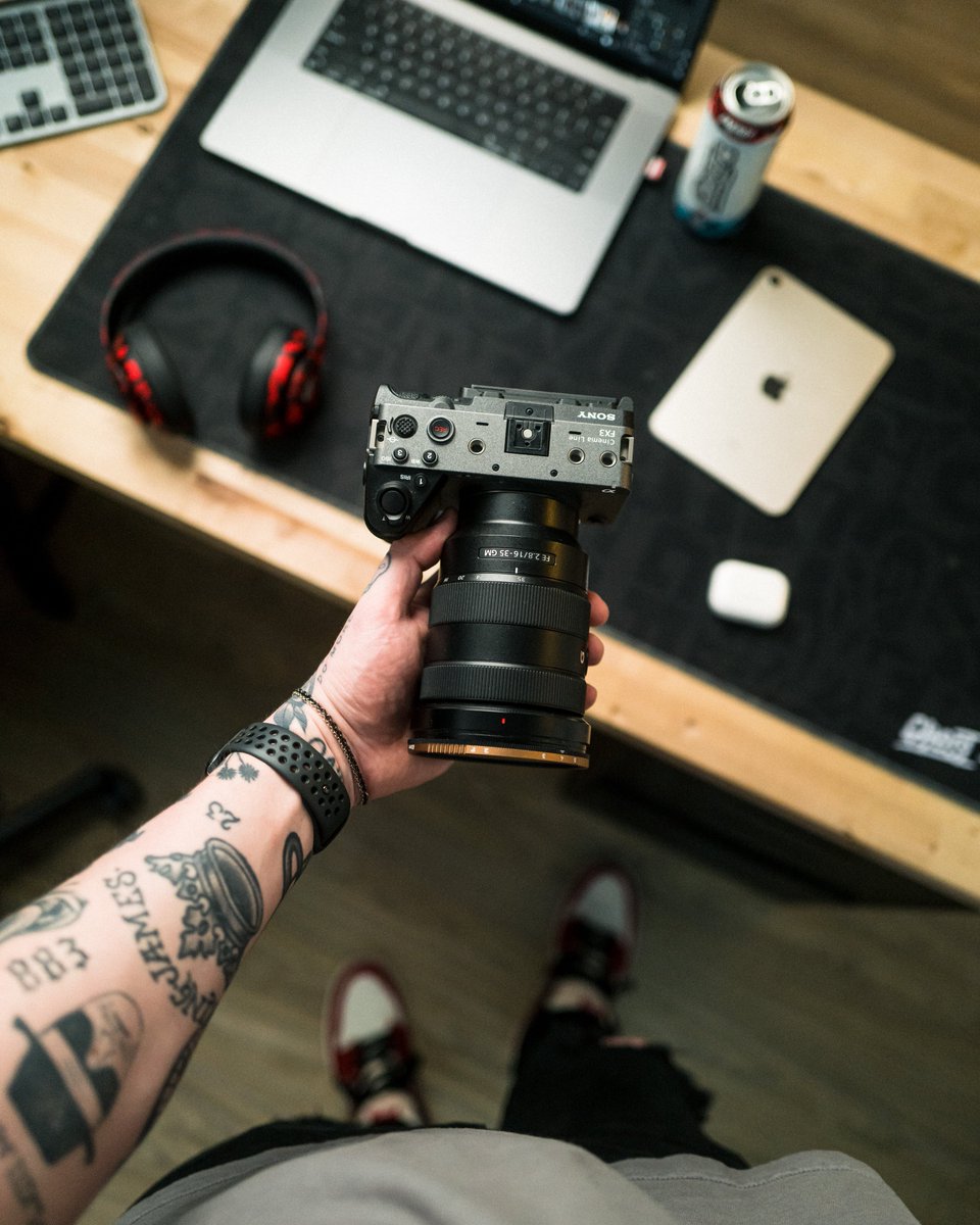 JHawkShoots's tweet image. The Sony Fx3 is still undefeated.📸

Out of all the cameras I’ve used and tested I keep coming back to this one.

Absolute beast.🔥😮‍💨