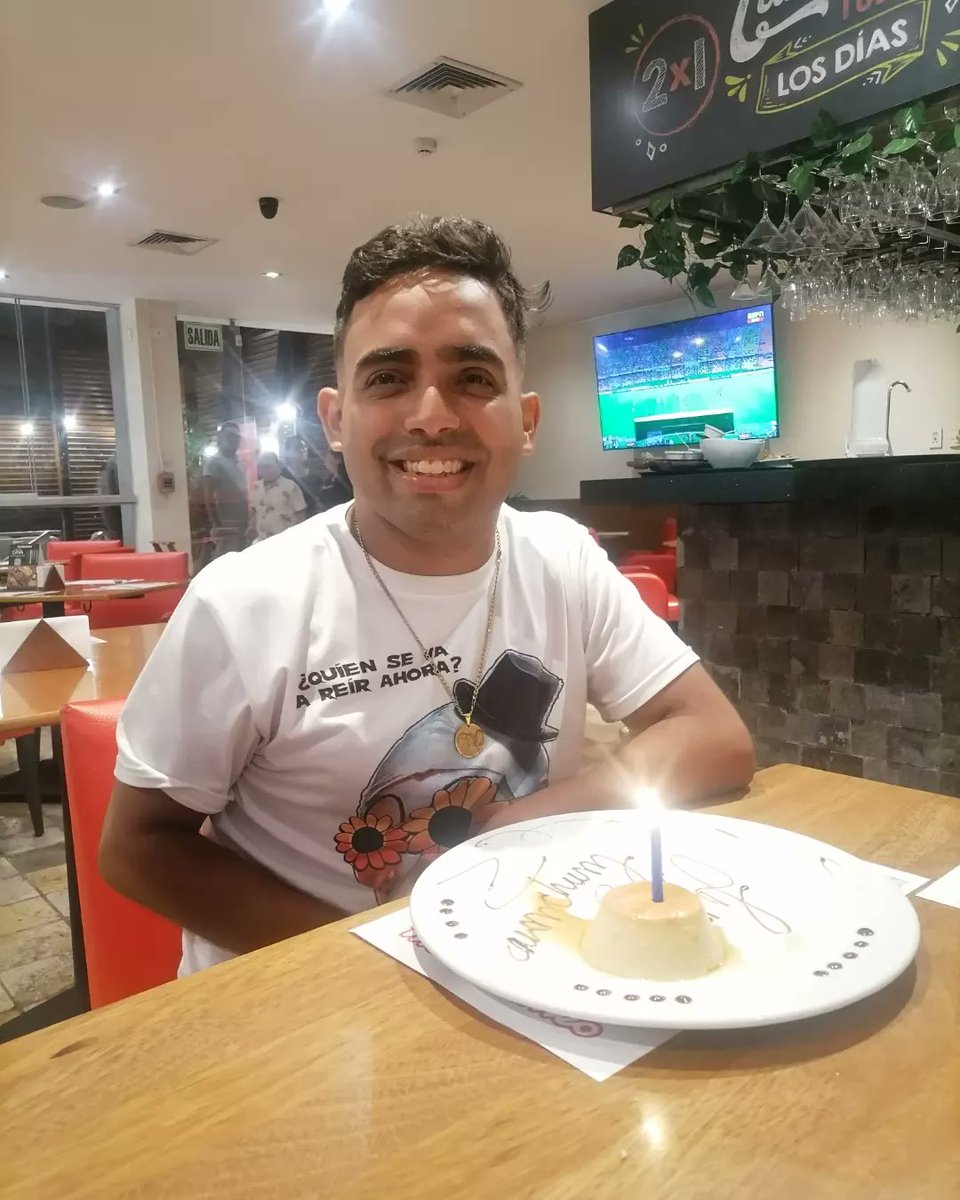 SamuelHurtadoC4's tweet photo. 🎬 Estuve un poco desaparecido de las redes porque estuve celebrando un año más de vida. Lleno de amor, paz y buena vibra. Con sueños y metas aún por cumplir. El camino es largo y la fe grande. Los quiero mucho ❤️ #28años🎂 https://t.co/fEEsSja8H1