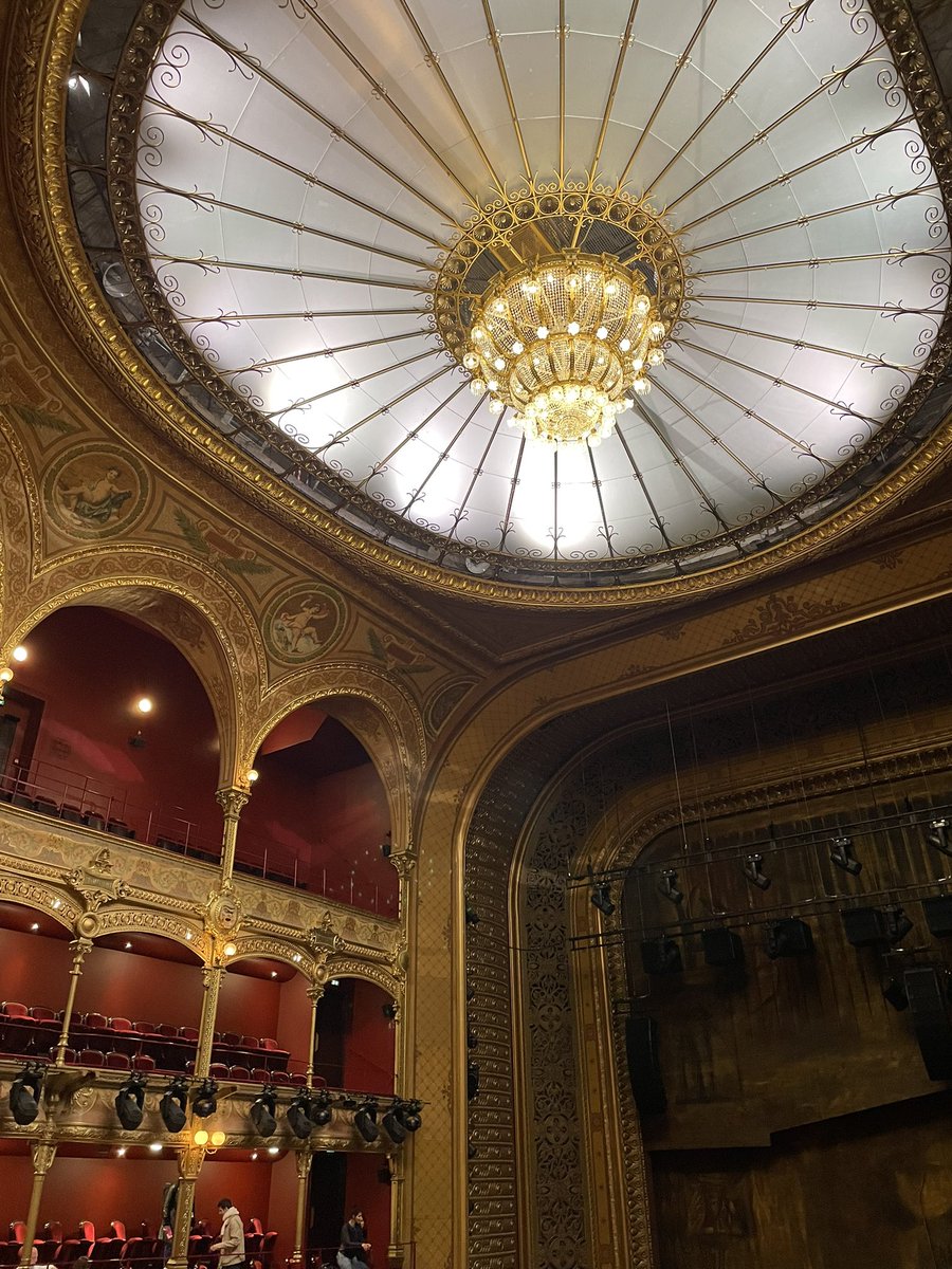 Maison d’en face chorégraphie par Léo Walk au <a href="/theatrechatelet/">Théâtre du Châtelet</a>. C’était INCROYABLE