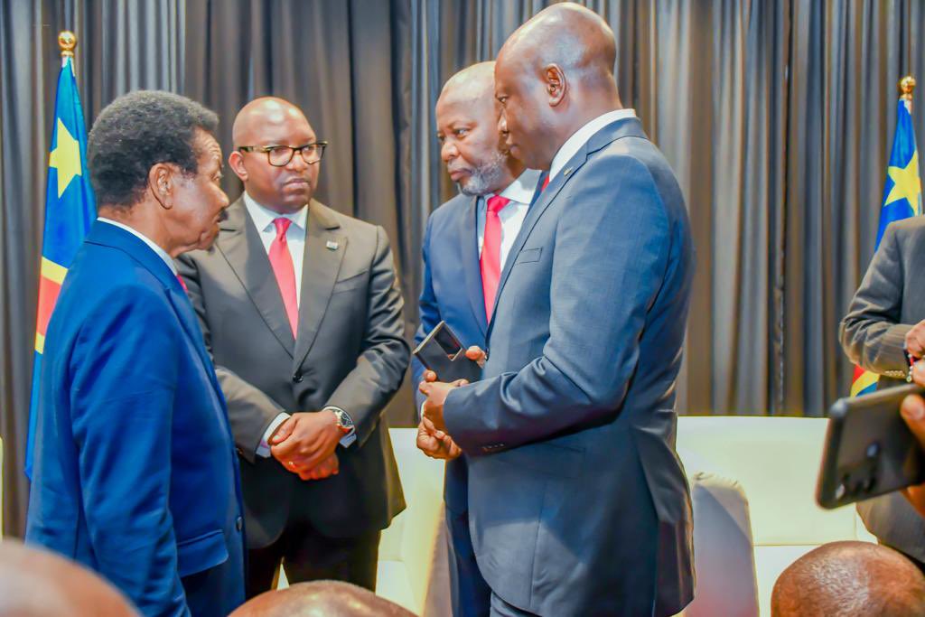 PatrickMbale8's tweet photo. "Ils ont les institutions Pô, Ils ont l'argent du Congo, ils ont la #CENI, ils ont la Cour constitutionnelle, mais ils n'ont pas le #peuple car le souverain primaire est avec @moise_katumbi.
Allons vite aux élections et vous allez comprendre que le pouvoir est avec le peuple." https://t.co/OBdIufrtrs