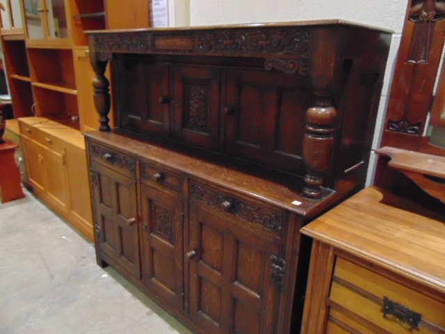 Quality Oak Court Cupboard.

#Oak #oakfurniture #oakcupboard #auction
