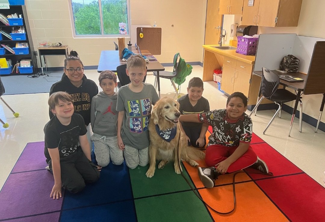 bmc_fields's tweet photo. Gus the therapy dog paid us a very special visit this morning 💙! @NISDFields https://t.co/W8vfSZuYIJ