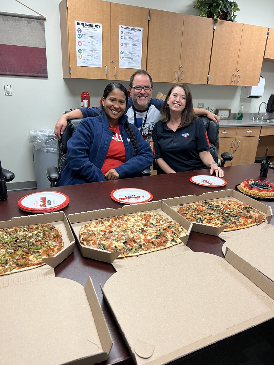 Manny_Espino's tweet image. Happy National AP Week to my PHENOMENAL @SamhoustonMS Admin TEAM! I absolutely ❤️ them! THANK you @MrsH98, @Ktarver2 , and Mr. Contreras for all that you do for our AMAZING students, parents, teachers, and staff! Only the BEST 🍕 for the BEST!#ThePowerOfUs #TexanPride #samside