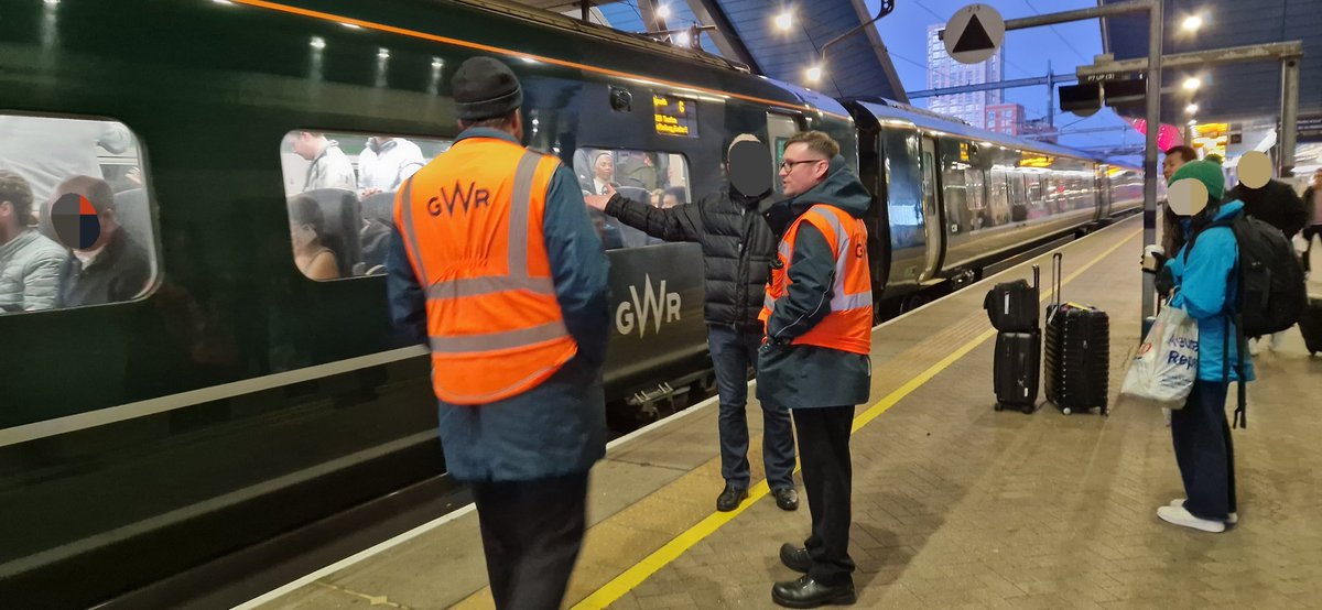 Trains of Great Britain - A portrait 

<a href="/GWRHelp/">GWR</a>

(This is the extremely delayed 7:29 that departed from London so full that no-one else could get on - fingers crossed for the 8:29, jk that's delayed till 8:51 too)