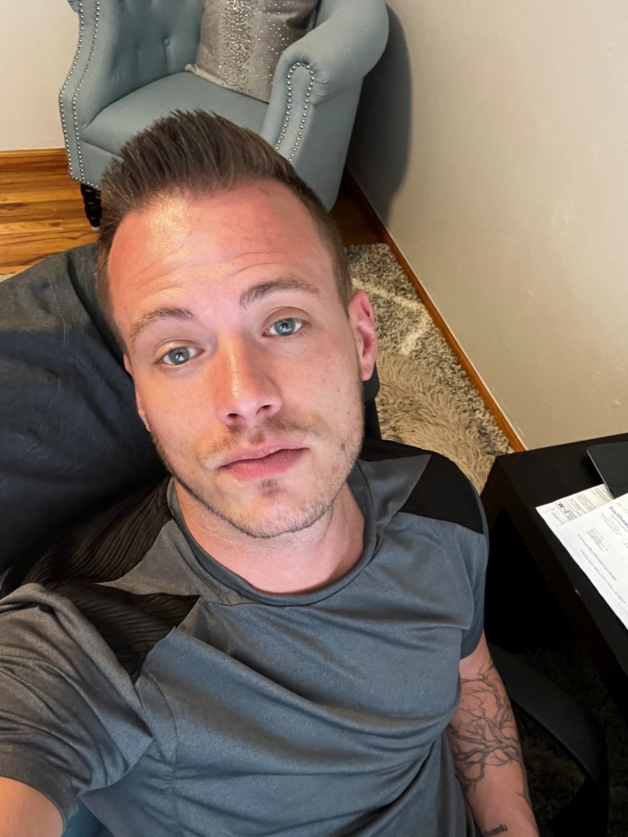 Awesomesauce535's tweet image. Does anyone else hate working after lunch, especially when they&apos;re fat and happy? No, just me? #fatandhappy #worklife #accounting #QBO #Pizza