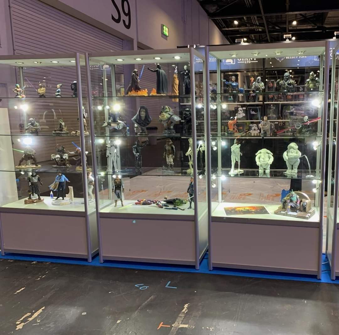MitosGalaxiaSW's tweet photo. Todo listo en el booth de #GentleGiantLtd y #DiamondSelectToys
#StarWarsCelebration #StarWarsCelebration2023 #CollectGGLTD @CollectDST @GentleGiantLTD https://t.co/X09YumR9pl