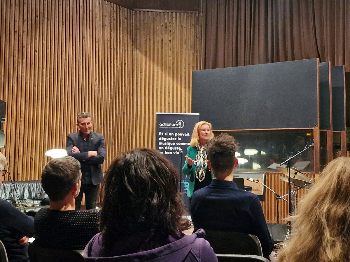 BlondineSamb's tweet image. Expérience musicale inédite et surtout enrichissante que je recommande vivement à tous. Merci au #MBAMCI de nous avoir permis de découvrir cette pépite pendant notre dernier EMCO
#music #Jazz #newexperience #adlibitumparis @DevinciExec