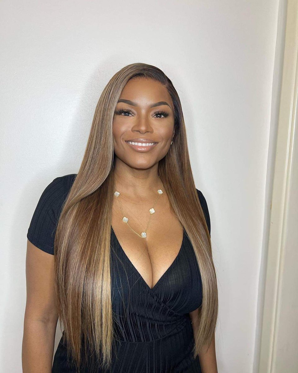 SURRA!!! | Tchizé dos Santos esbanja beleza estonteante em nova sessão de fotos partilhadas na sua página de Instagram.

O que achou do nosso look da empresária?