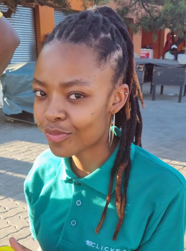 AdvoBarryRoux's tweet image. Sinoyolo Dubase has been missing since Sunday in vila liza boksburg. She was last seen by her partner who she stays with, her boyfriend said she left after they had an argument &amp;amp; never came back. For any information contact detective Mangomeni 082 258 7931

Retweet For Awareness