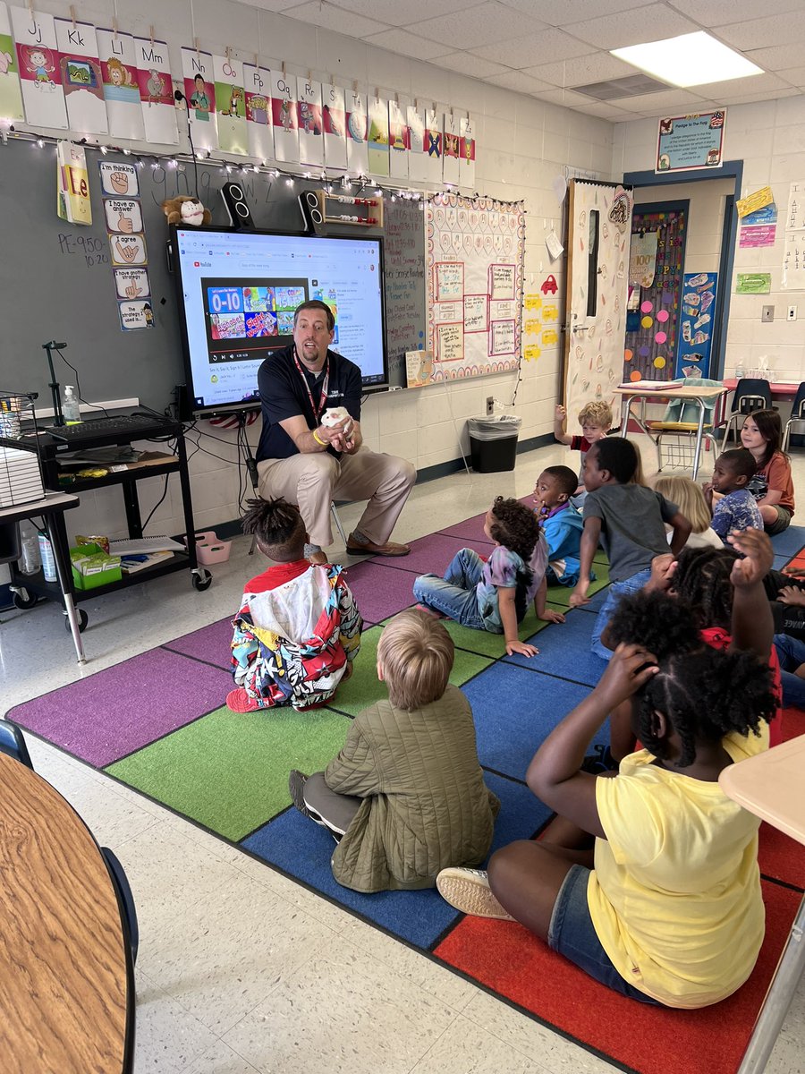 Lindsey Foster tweet media