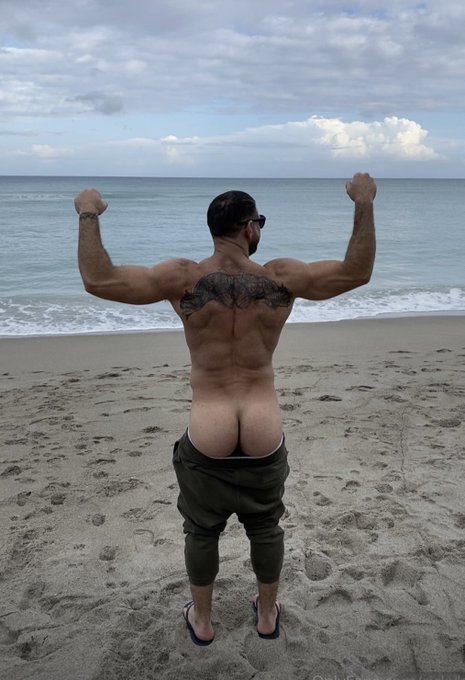 I believe I can fly 😛 https://t.co/wl2feLKsg3<a href="/tag/humpday"class="tags"><span>#humpday</span></a>