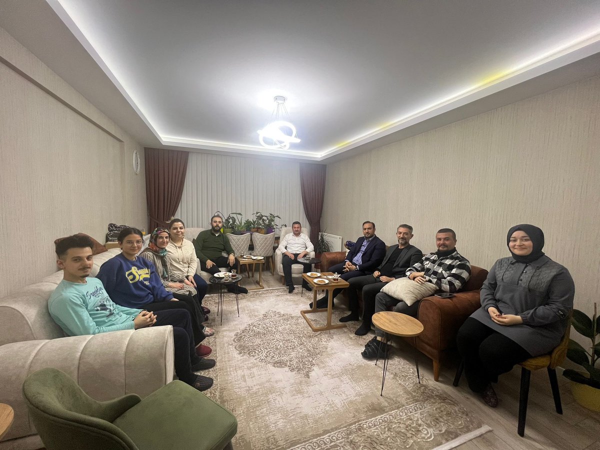 erhansarigol's tweet photo. Çalışma arkadaşımız Sedat Kısa kardeşimizin evine ziyarete bulunduk.

misafirperverliği için teşekkür ederim. https://t.co/mqwlYsdL2U