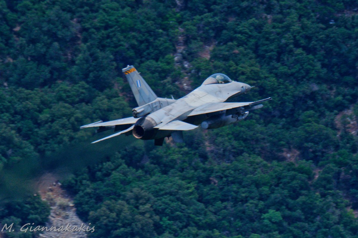 'Τίγρη στο δάσος'
F-16C της 335Μ 'Τίγρης' πετώντας χαμηλά πάνω από μία δασωμένη περιοχή
'Tiger in the woods'
F-16C from 335Sqn 'Tiger' flying low over a wooded area
#335Μ #Τίγρης #ΠΑ #δάσος #χαμηλήπτήση #f16 #f16blk52m #335Sqn #Tiger #HAF #hellenicairforce @HAFspokesperson